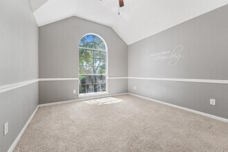 6803 Rhodes Ct in Missouri City, TX - Foto de edificio - Building Photo