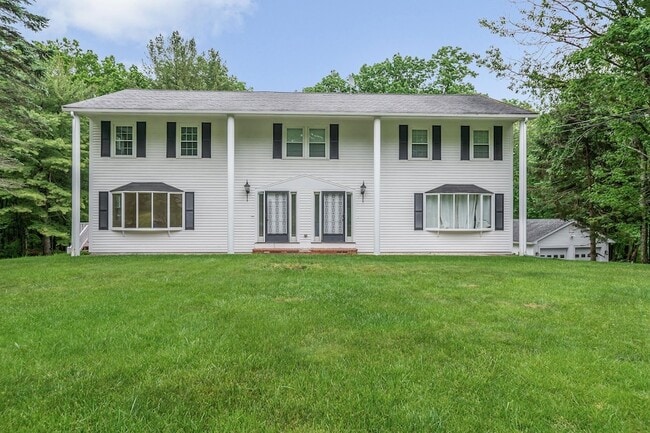 352 Mammoth Rd, Unit 352 in Londonderry, NH - Building Photo - Building Photo