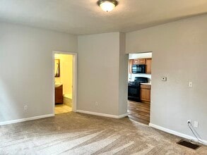 241 W 9th Ave, Unit Apt 1 in West Homestead, PA - Building Photo - Building Photo