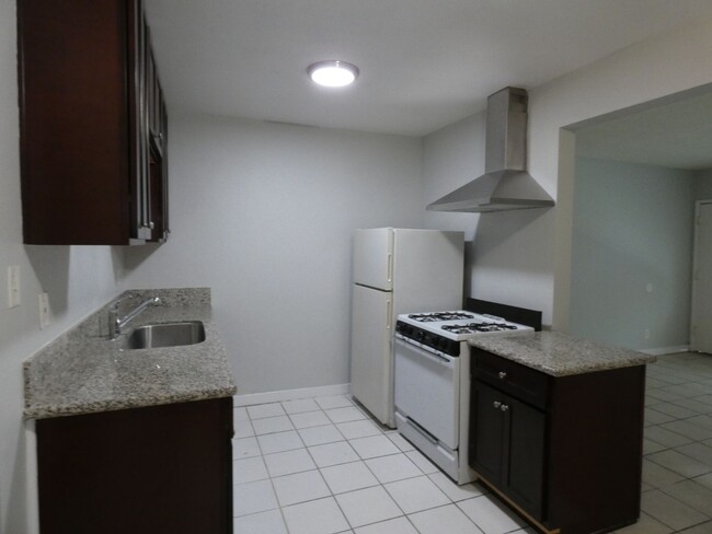 1334 Walnut Ave in Long Beach, CA - Building Photo - Building Photo