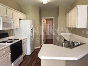 995 Nesting Wood Cir W in Memphis, TN - Building Photo - Building Photo