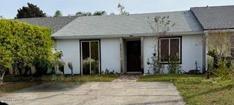 636 Aquatic Dr in Atlantic Beach, FL - Building Photo