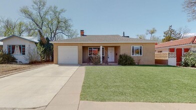 341 Adams St NE in Albuquerque, NM - Building Photo - Building Photo