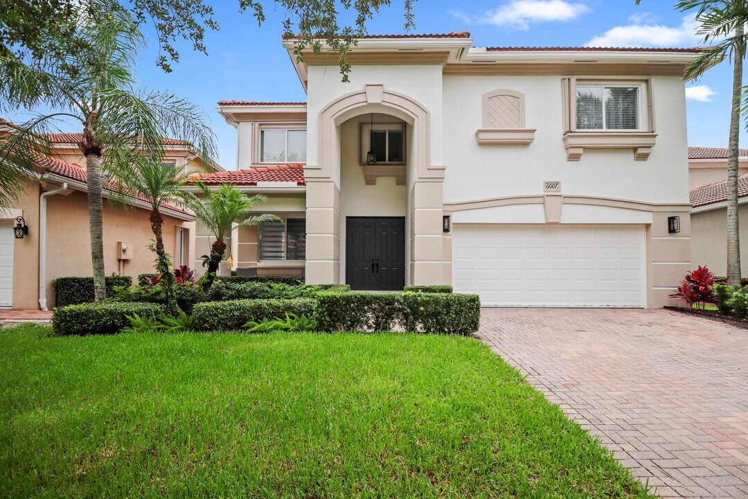 6007 SW Bald Eagle Dr in Palm City, FL - Building Photo