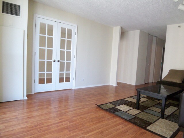10 E Ontario, Unit 3310 in Chicago, IL - Building Photo - Building Photo