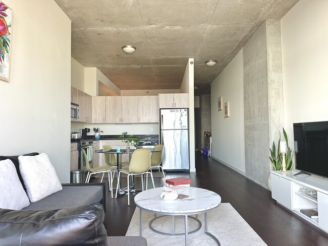 235 W Van Buren St, Unit #3310 in Chicago, IL - Building Photo - Building Photo