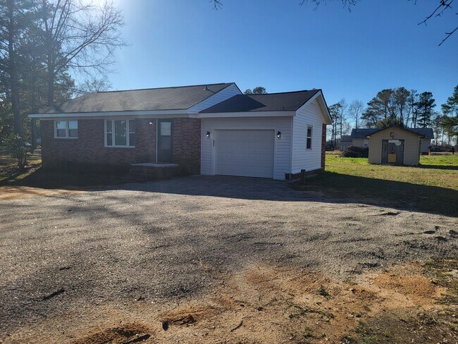 7035 NC-710 in Red Springs, NC - Building Photo - Building Photo