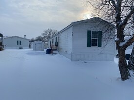 4109 Bickel St in Milford, MI - Building Photo