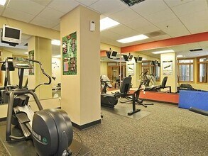 1125 E Olive St, Unit 608 in Seattle, WA - Building Photo - Building Photo