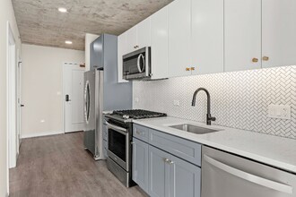 183 W Huron St in Chicago, IL - Building Photo - Building Photo