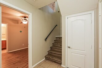 2121 E Huntington Dr in Phoenix, AZ - Foto de edificio - Building Photo