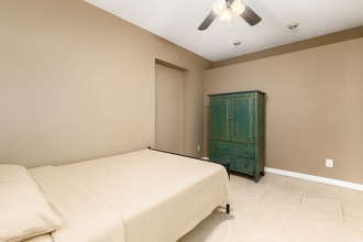 2348 W Laurel Ln in Phoenix, AZ - Foto de edificio - Building Photo