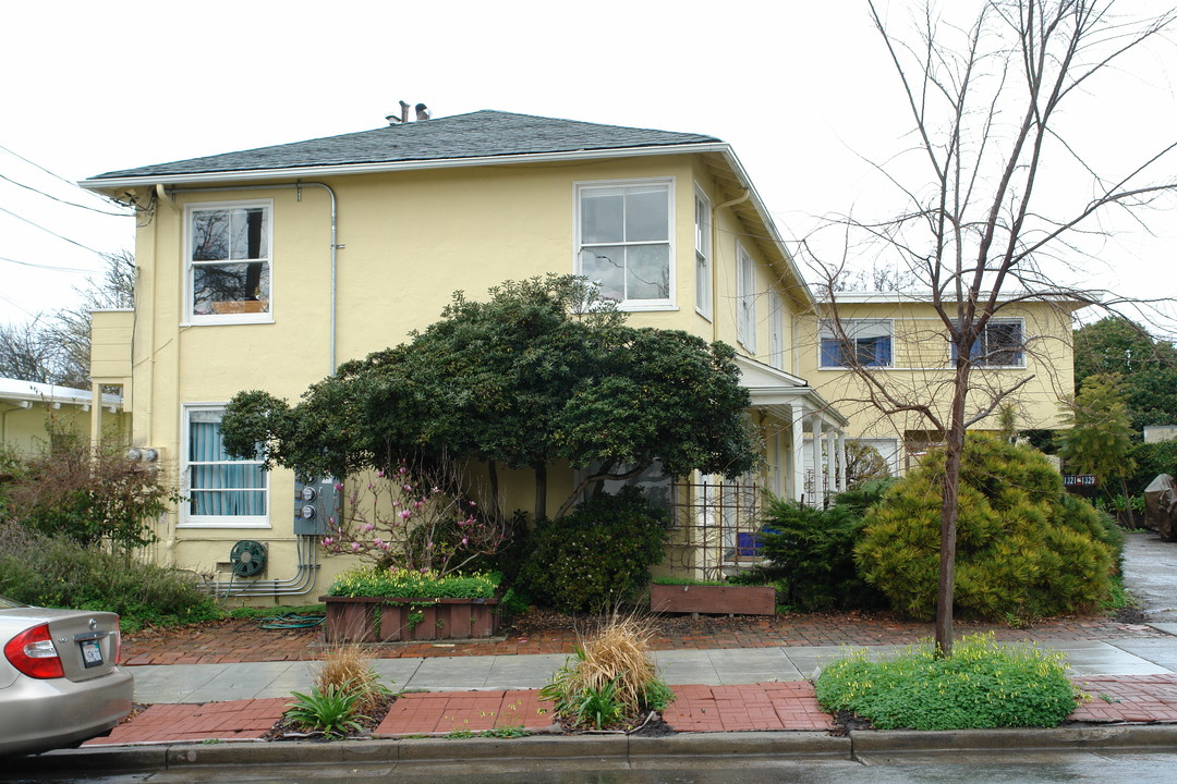 1321-1329 Hopkins St in Berkeley, CA - Building Photo