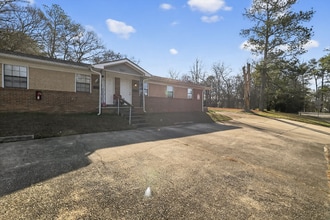 3681 Lynn Dr in Powder Springs, GA - Foto de edificio - Building Photo