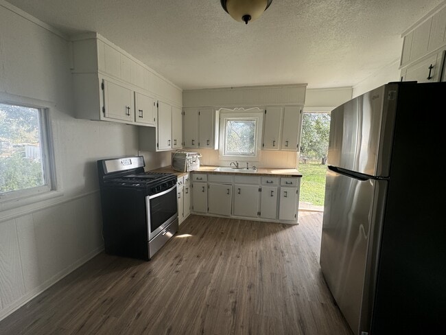 1002 E Pearl St in Stephenville, TX - Building Photo - Building Photo