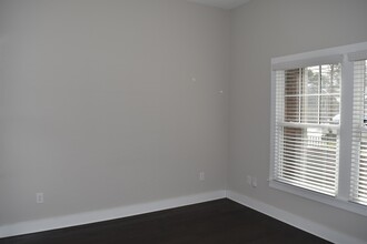 1420 W 4th St in Charlotte, NC - Foto de edificio - Building Photo