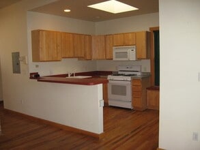 57 Regent St, Unit 3 in Cambridge, MA - Foto de edificio - Building Photo