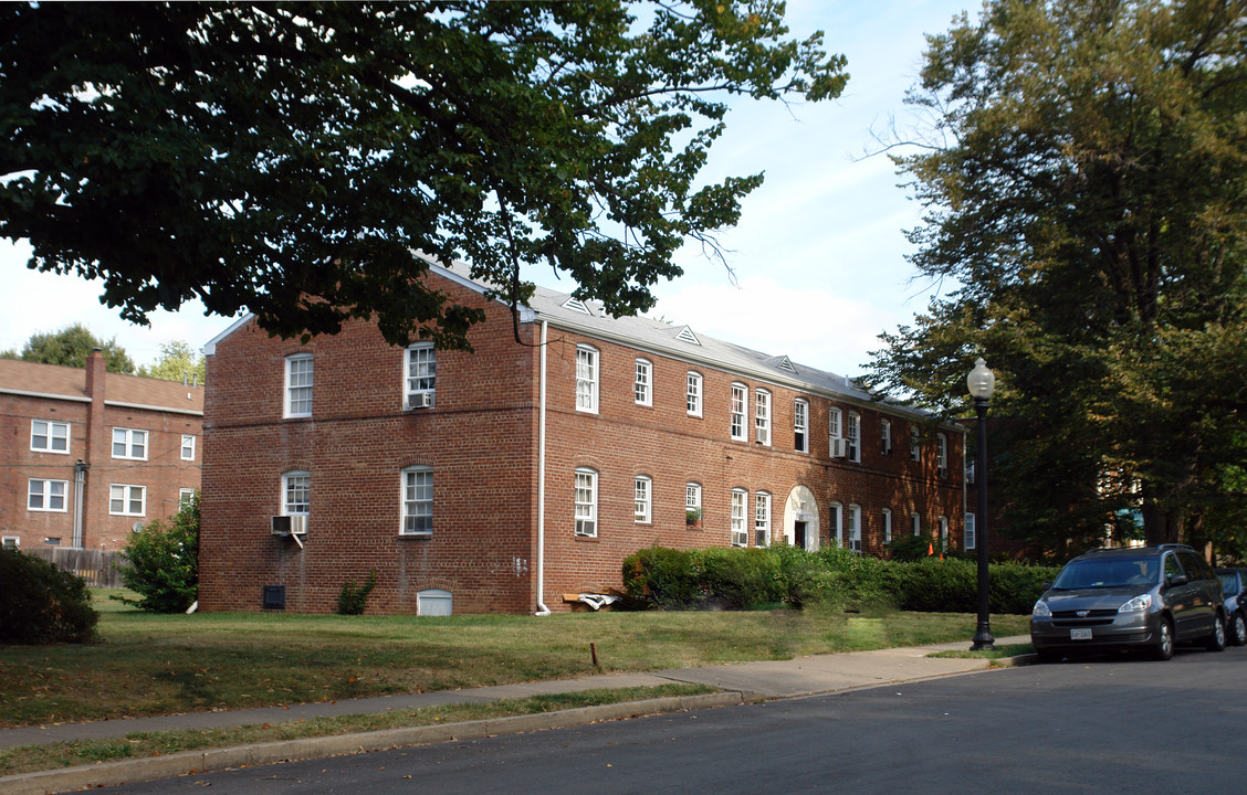 1112 N Kennebec St in Arlington, VA - Building Photo