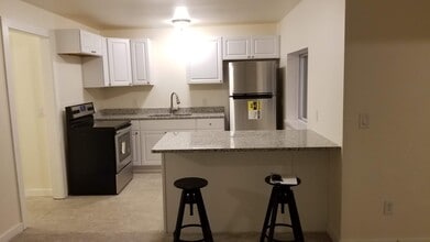 49931 S Interstate 94 Service Dr, Unit 1E in Belleville, MI - Foto de edificio - Building Photo