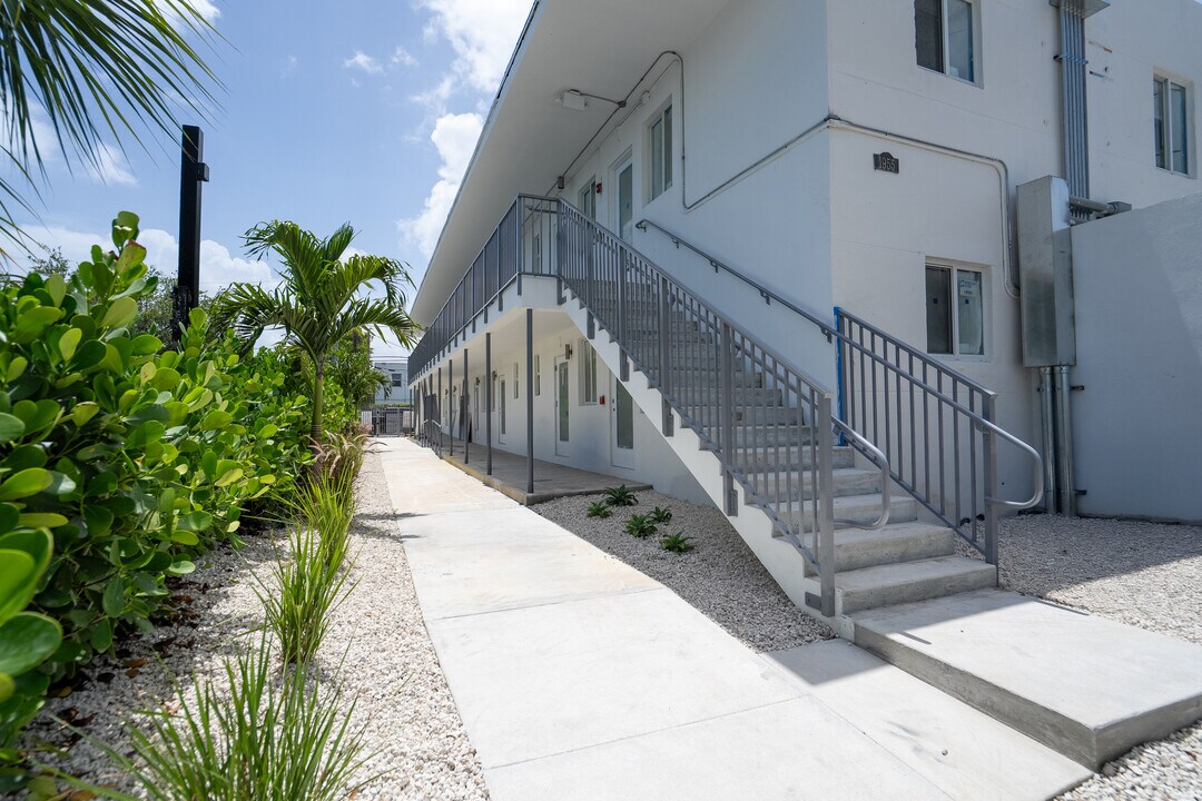 1955 NW 2nd Ct in Miami, FL - Foto de edificio