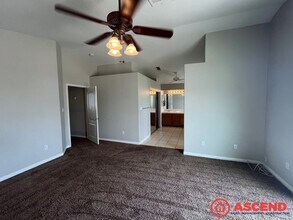 11910 Stonington St in Bakersfield, CA - Foto de edificio - Building Photo