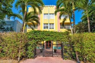 1051 Meridian Ave in Miami Beach, FL - Building Photo - Building Photo