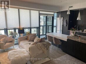 101 Charles St E in Toronto, ON - Building Photo - Building Photo