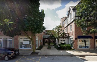 916 Green Bay Rd in Winnetka, IL - Building Photo