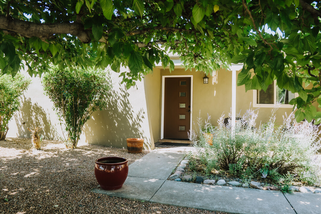 2500 Camino Cabestro in Santa Fe, NM - Building Photo