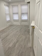 10 N 42nd St, Unit 2R in Philadelphia, PA - Foto de edificio - Building Photo