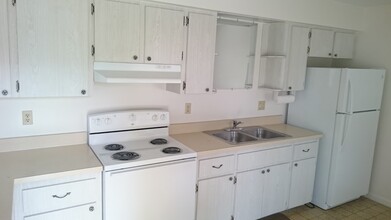 815 Freemont St, Unit #8 in Ft. Myers, FL - Building Photo - Building Photo