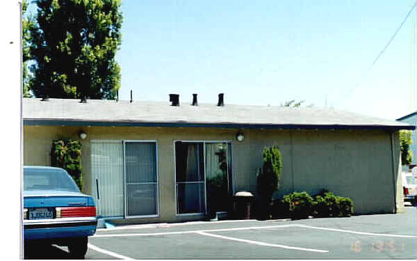 478 Schafer Rd in Hayward, CA - Building Photo