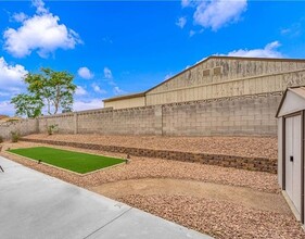 532 Van Dornum Ave in Henderson, NV - Foto de edificio - Building Photo