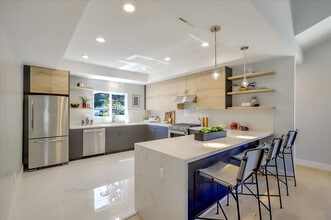 914 Everett Ave in Oakland, CA - Foto de edificio - Building Photo