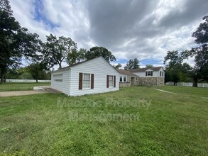 202 Deacon Rd in Fredericksburg, VA - Foto de edificio - Building Photo