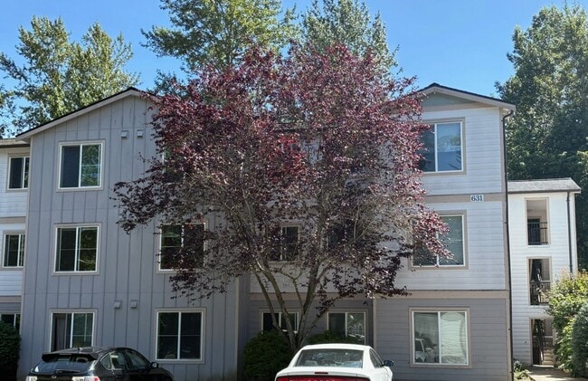 property at 631 W Bakerview Rd