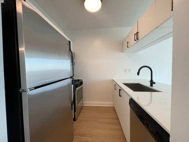 502 9th Ave in New York, NY - Building Photo - Building Photo