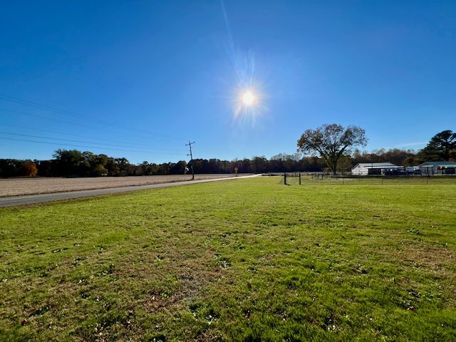 1028 Pinckardsville Rd in Lancaster, VA - Foto de edificio - Building Photo