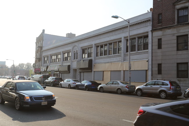 13 N Harrison St in East Orange, NJ - Building Photo - Building Photo