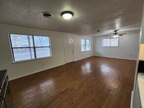 205 S Broad St in Lampasas, TX - Building Photo - Building Photo