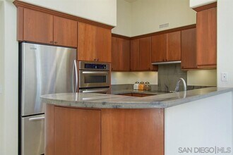 9245 Regents Rd in San Diego, CA - Building Photo - Building Photo