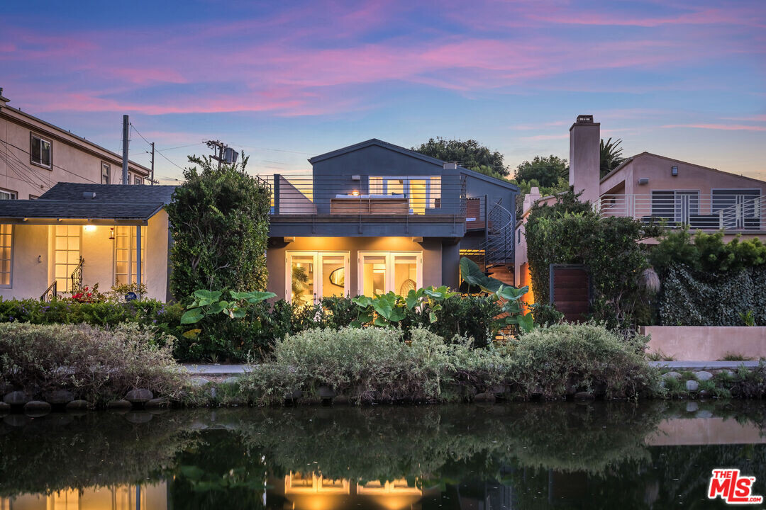 3001 Grand Canal in Los Angeles, CA - Foto de edificio