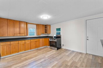 59 Hill St, Unit 2nd floor in Torrington, CT - Building Photo - Building Photo