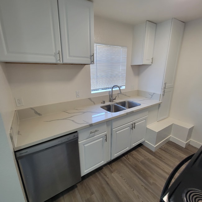 4124 N Eagle Rock Blvd in Los Angeles, CA - Foto de edificio - Building Photo