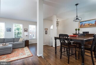 6326 Dunman Way in Alexandria, VA - Building Photo - Building Photo