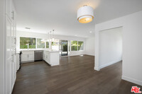 22634 Town Crier Rd in Calabasas, CA - Building Photo - Building Photo