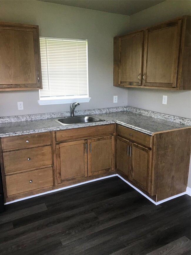 property at 1711 W 5th St