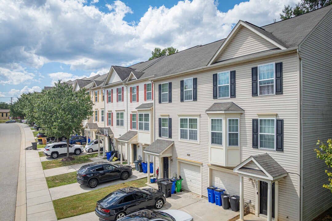 Oakland Place in Columbia, MD - Building Photo