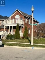 4 Raintree Dr in Hamilton, ON - Building Photo