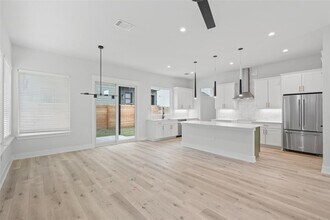 2713 Bristol Dr in Austin, TX - Building Photo - Building Photo